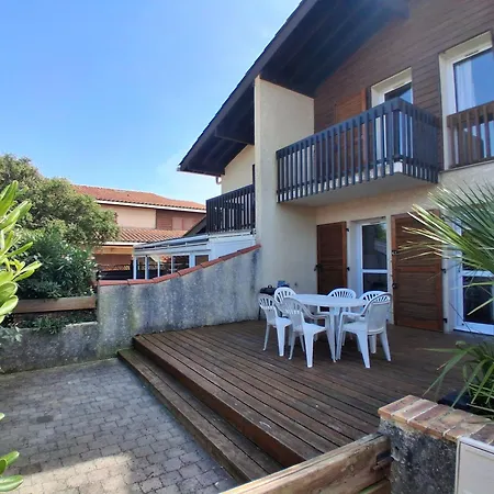 Patio Avec Piscine, A 400m Des Commerces Et 6km De - Animaux Admis - Fr-1-239-83 Holiday home